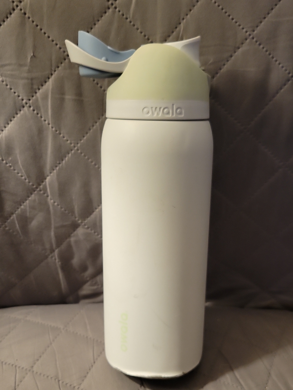Owala FreeSip Bottle In White